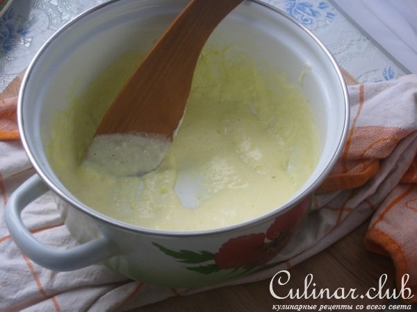 Паста со сливочным соусом и красной икрой