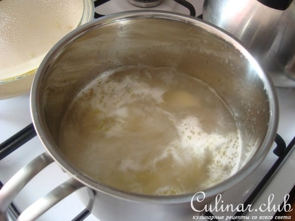 Паста с шампиньонами и курицей в сливочном соусе.