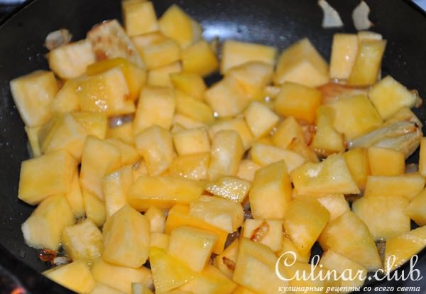 Открытая лазанья с тыквой, томатами и маслинами