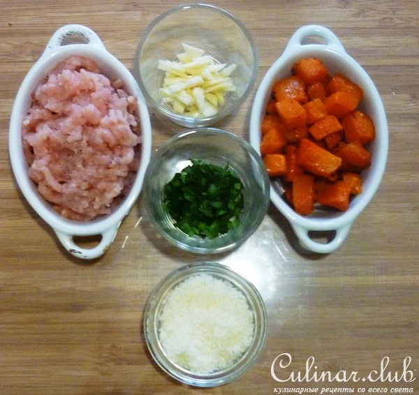Спагетти в соусе из тыквы и куриной грудки,с трюфельным маслом и бренди