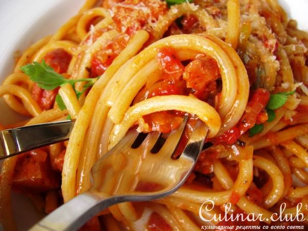 Паста букатини алла мартичиана (Bucatini all39;amatriciana).