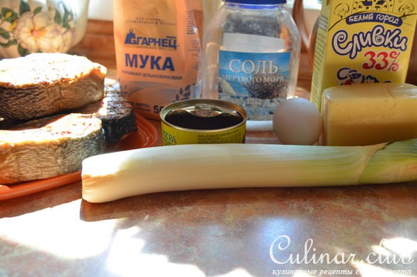 Домашняя лазанья с рыбкой и сливочно-икорным соусом.