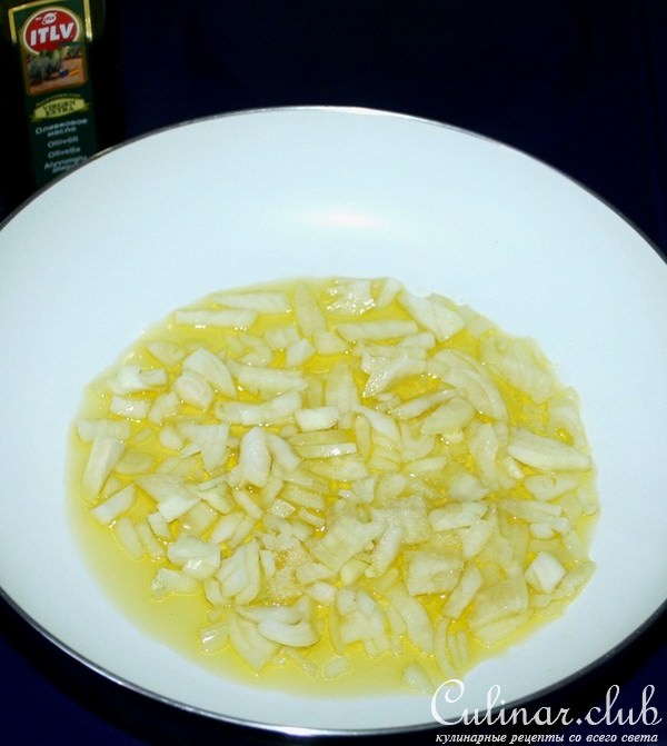 "Гнездышки" из спагетти с курицей,помидорами и оливками