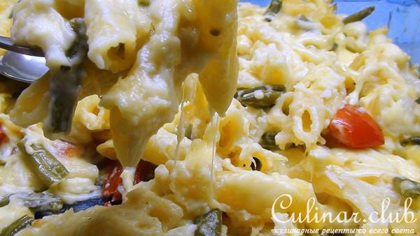Макароны, запечённые с сырным соусом и цветной капустой.