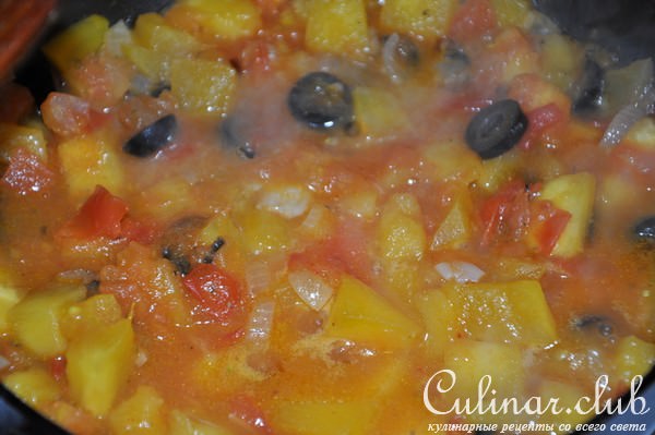 Открытая лазанья с тыквой, томатами и маслинами