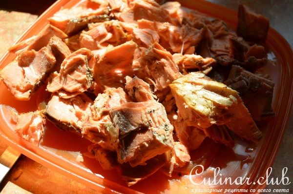 Домашняя лазанья с рыбкой и сливочно-икорным соусом.