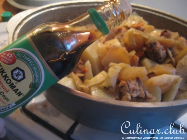 Тушеная картошка с курицей и капустой