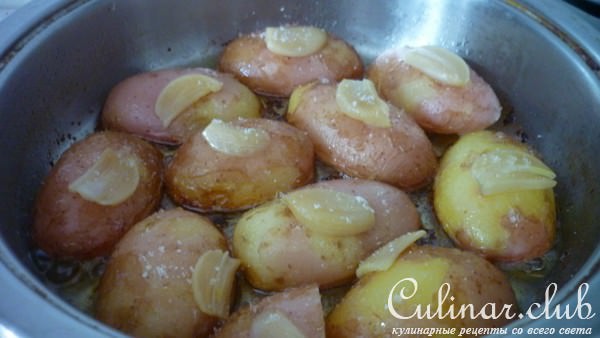 Молодая картошка с сочным и нежным куриным филе