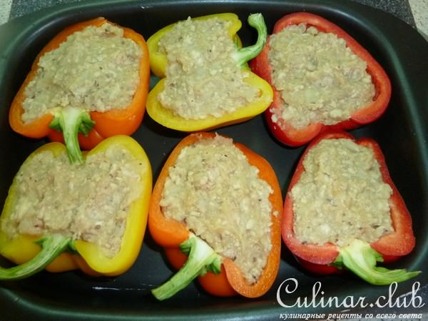 Перец фаршированный сложносочиненной начинкой с ореховым вкусом