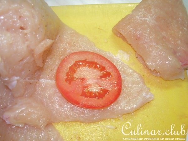 Куриная отбивная с помидором