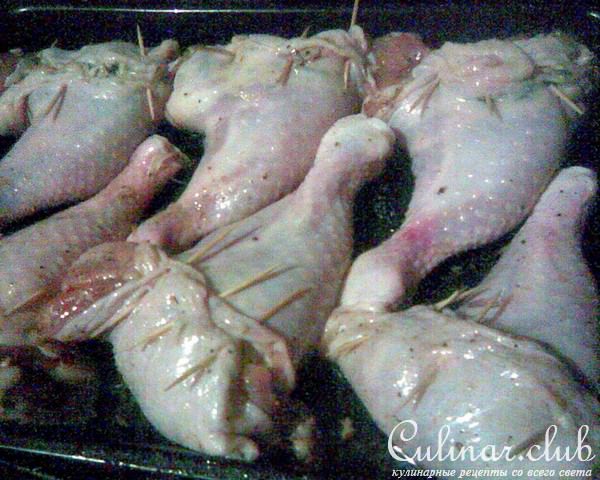 Куриные ножки, фаршированные черносливом и шампиньонами