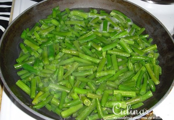 Курочка тушеная с зеленой фасолью