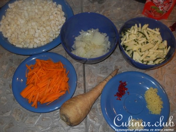 страусовый гуляш с овощами