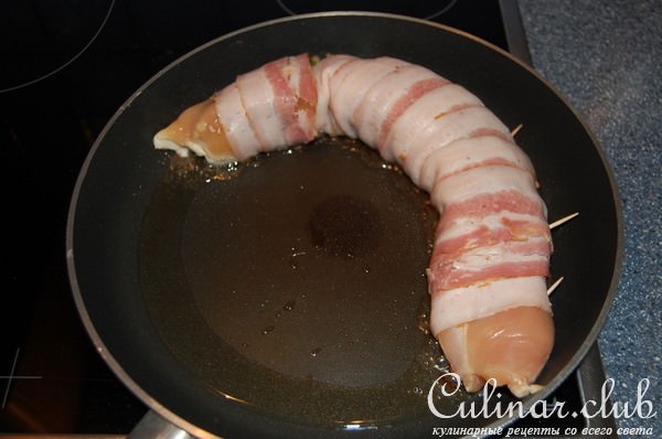 Рулет куриный с грибной начинкой
