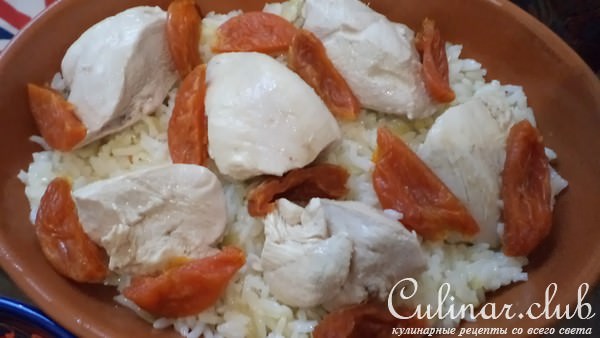 Филе цыпленка запеченное с рисом Жасмин, курагой, изюмом и кунжутом!