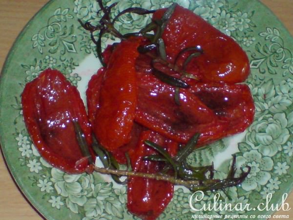 Рулетики из индейки с рукколой и вяленым помидорами