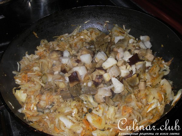Куриные рулеты с белыми грибами и квашеной капустой