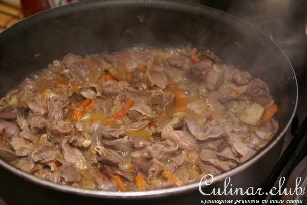 Куриный потрох тушеный с овощами и грибами