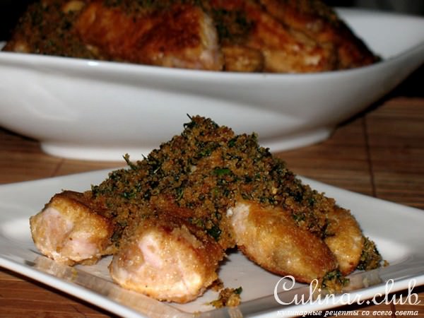 Полоски из куриной грудки в пармезановой корочке с крошкой из зелени