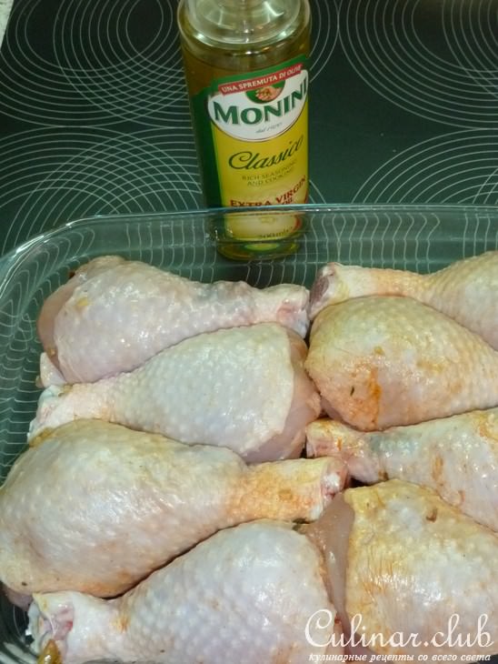 Фаршированные куриные голени с малиновым соусом