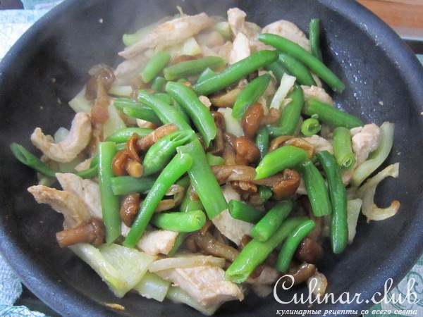 Куриная грудка с овощами и сливками 