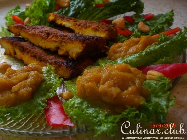 Куриная грудка с соусом из манго и яблок