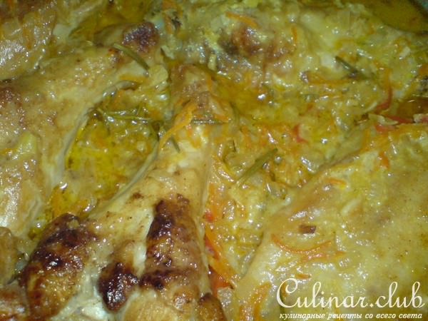 Индейка в пряном сметанном соусе с овощами