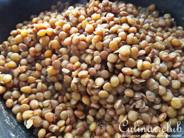 Курица с гарниром из брокколи и чечевицы
