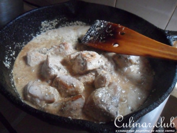 Куриное филе в лимонном соусе с яблоками