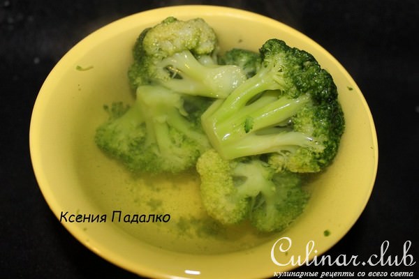 Нежная курица с чесноком и травами, с брокколи в кляре