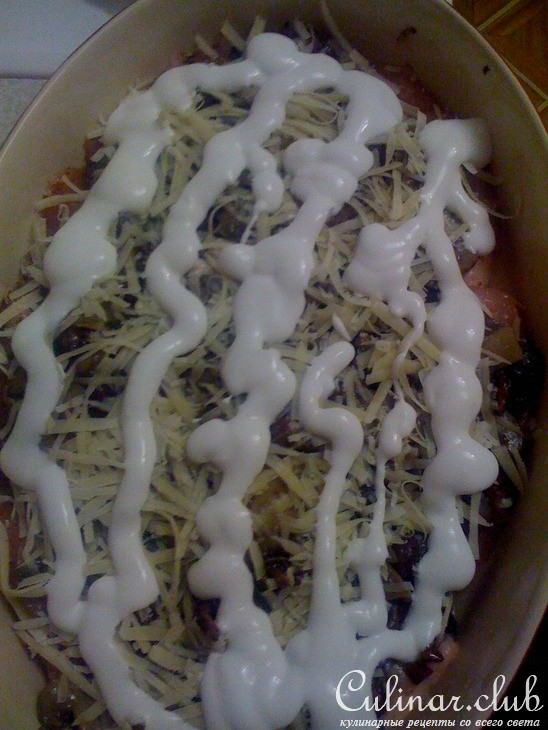 Запеченое куриное филе с грибами и сыром