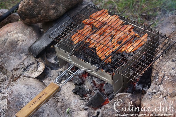 Куриные грудки в томатной пасте (для жарки на углях)