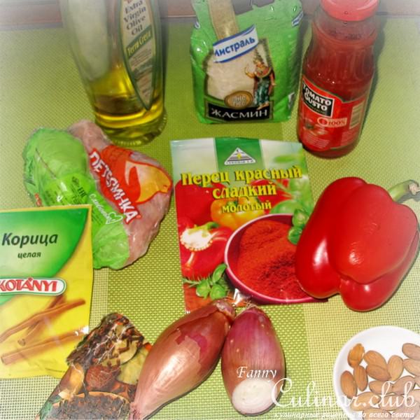 Томатный рис с курицей под моле «Эспаньол»