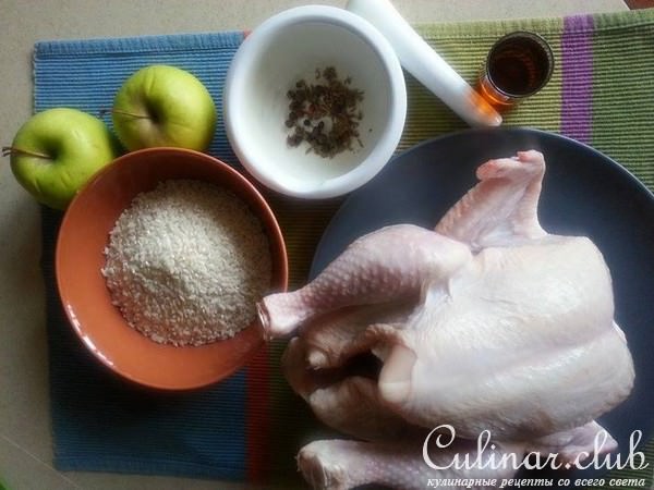 Курица, фаршированная яблоками