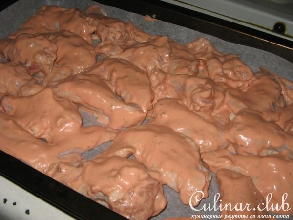 Крылышки куриные в розовом соусе.