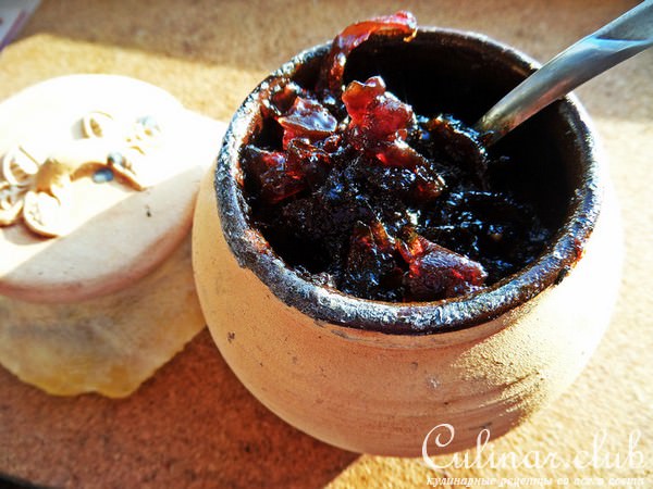 Курица с луковым конфитюром и морковкой