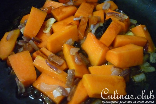 Нежная курочка по-итальянски с пряной тыквой,черносливом и курагой