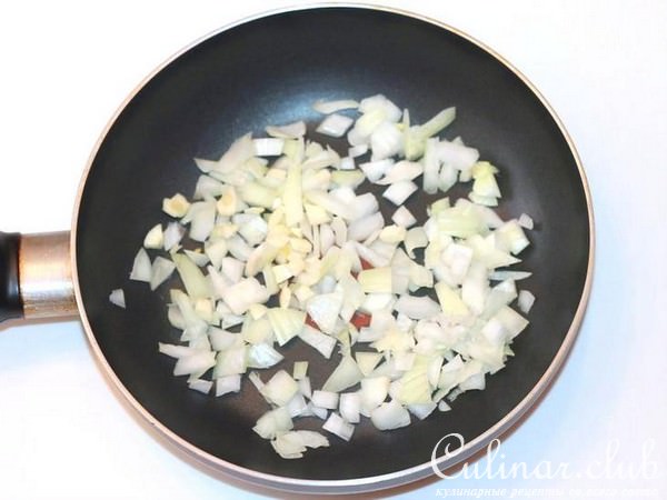 Стручковая фасоль в томате с куриной грудкой