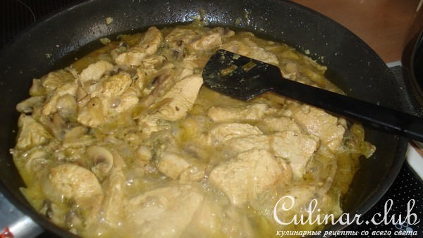 Грудка индюшки в грибном соусе CURRY