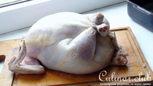 Курочка без костей, фаршированная японскими яичными блинчиками с сыром и паштетом.