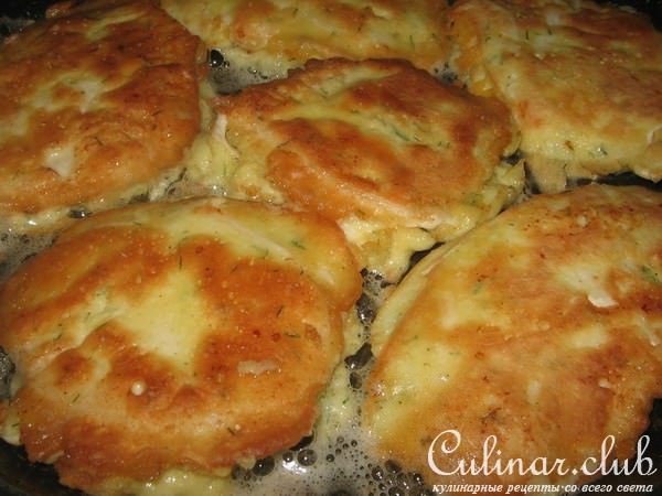 Куриная отбивная с сыром в кляре. 