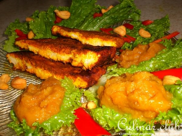 Куриная грудка с соусом из манго и яблок