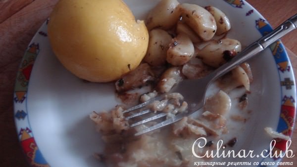 КУРОЧКА В ГНЁЗДЫШКЕ - курица в чесночном креме с картофелем в лимонном соке