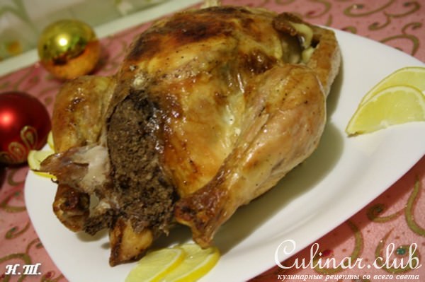 Курица запеченная с грецкими орехами и печенью.
