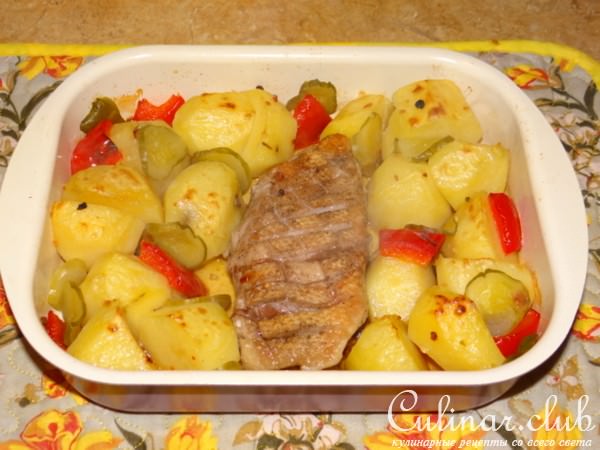 Утиная грудка, запеченная с овощами в собственном соку