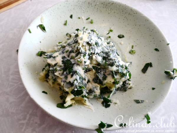 Куриная котлета с пастой(вроде как по-киевски,обед выходного дня)