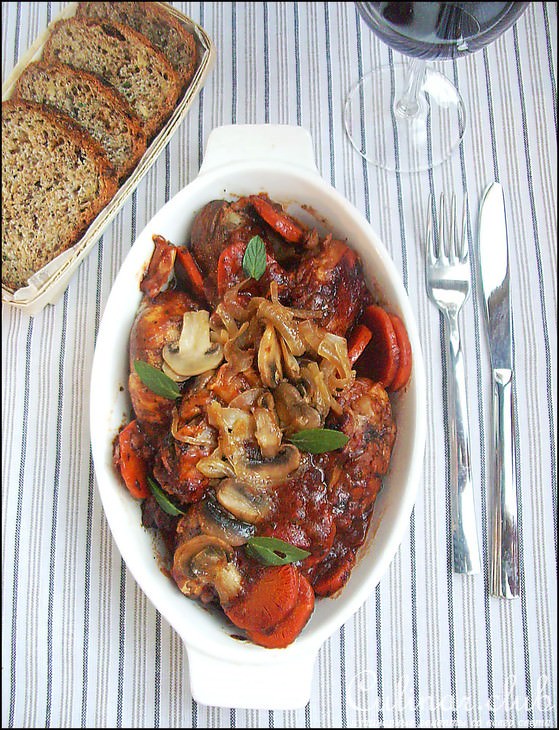 Голень цыпленка в красном вине или почти Coq au vin