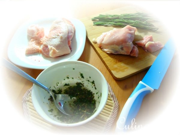 Куриный шашлычок на розмариновых веточках.