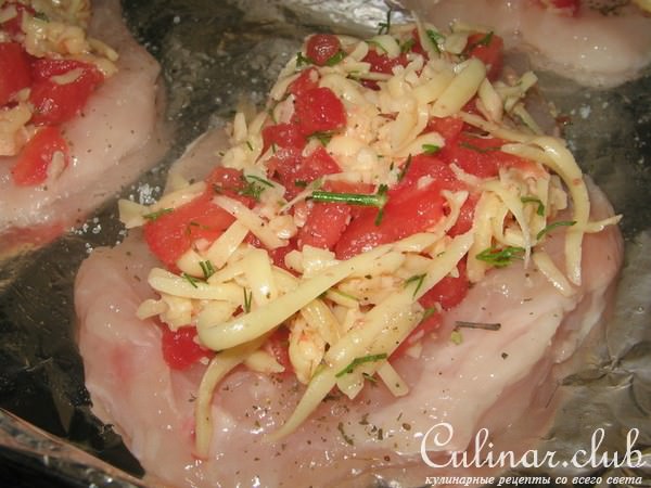 Куриная отбивная фаршированная помидором.