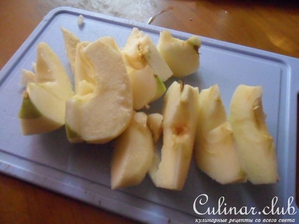 Куриное филе в лимонном соусе с яблоками